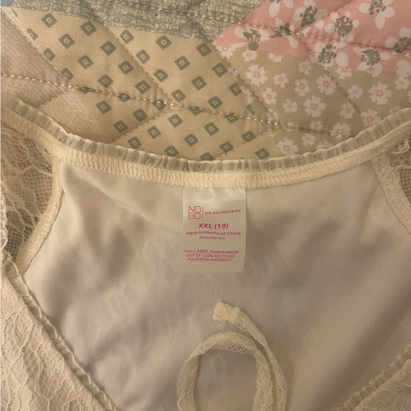 Lace top - Picture 2 of 3